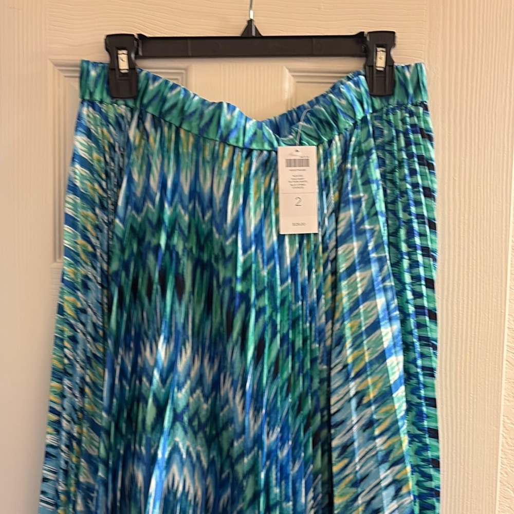 New Large 2 Chico’s Blue and Green Patterned Women's Skirt